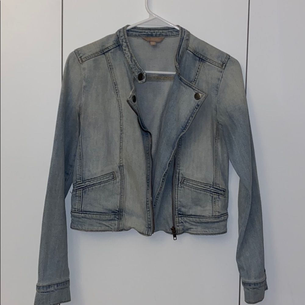 Moto Style Light wash jean jacket 😍